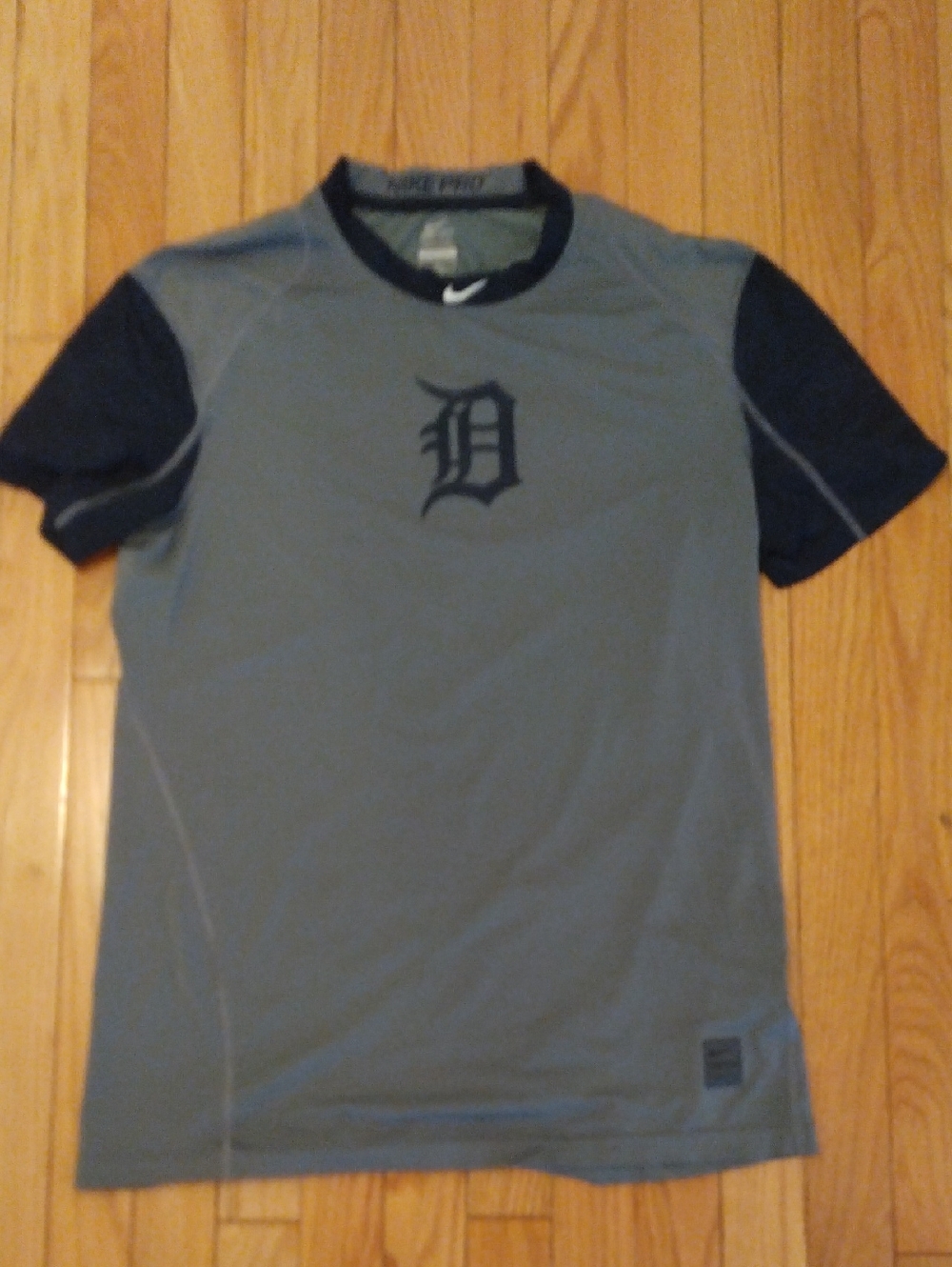 Nike Short-Sleeve Performance Tee in Gray with Black Sleeves